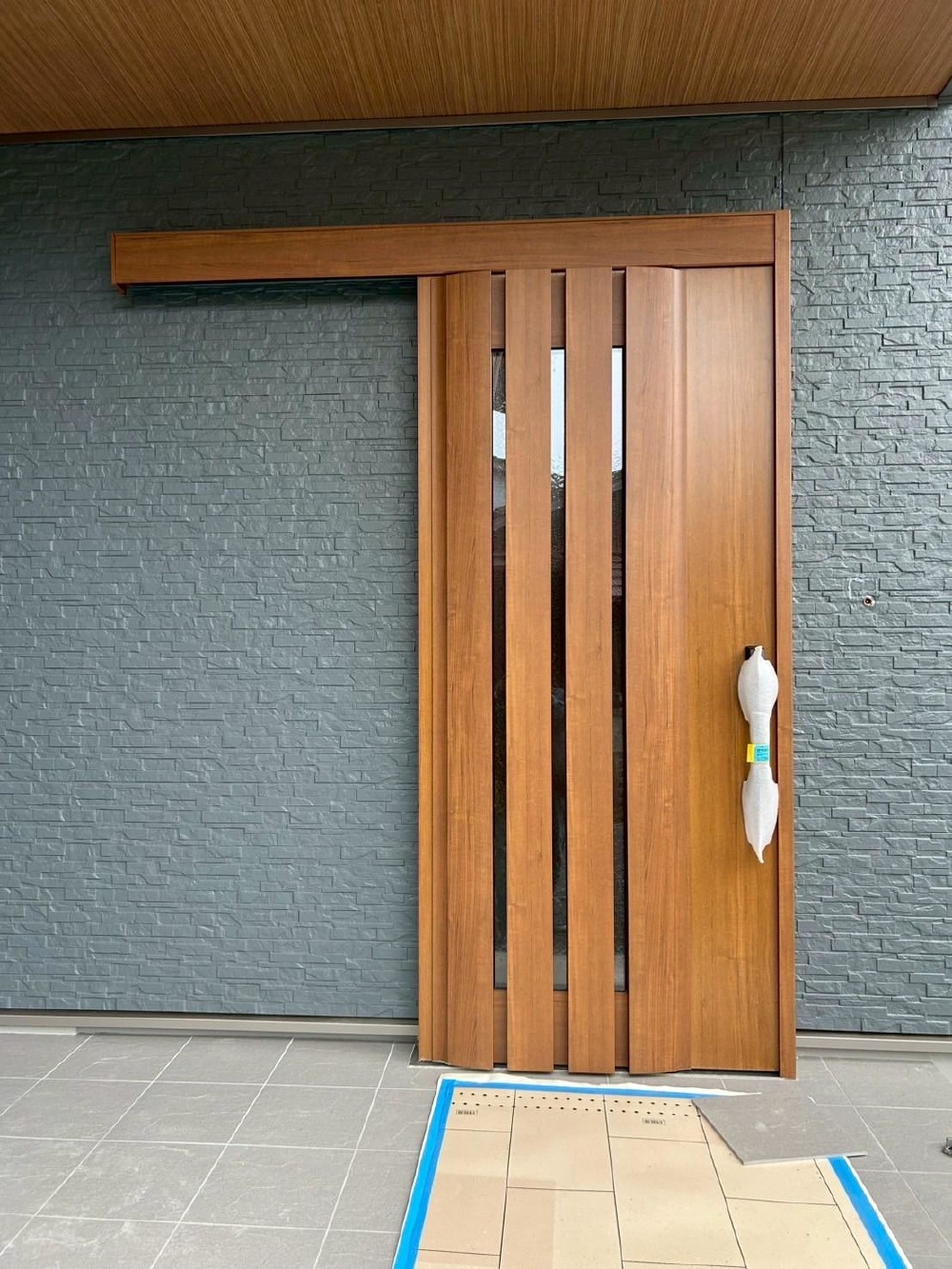 玄関ドア取り付け