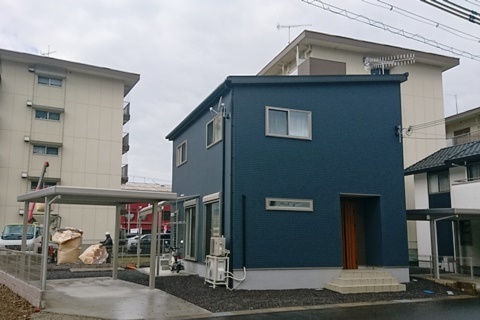 たっぷり収納スペースとこだわりクロスのお住まい