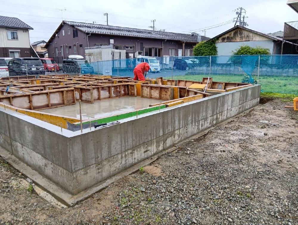 基礎型枠脱型