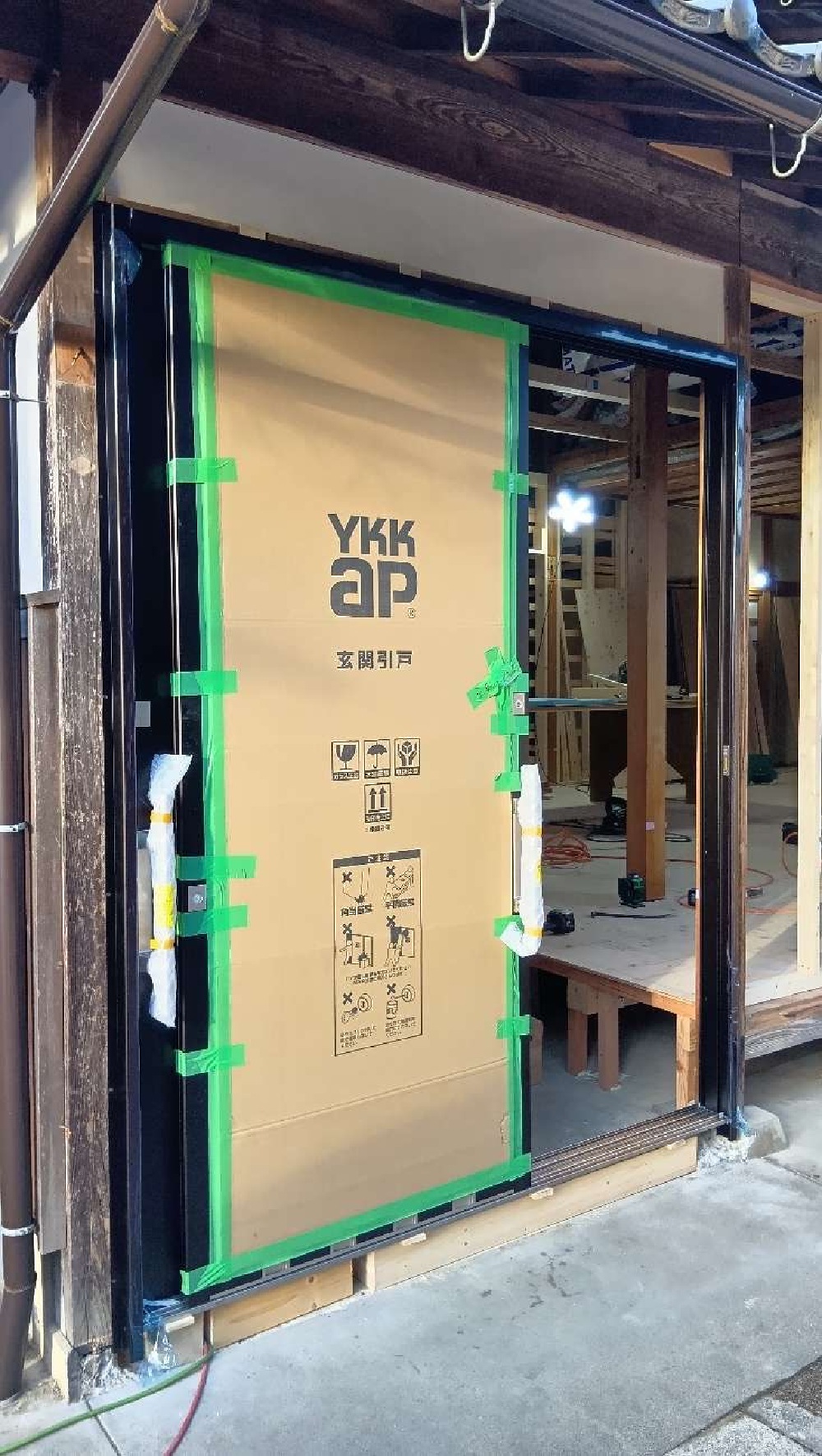 サッシ取り付け