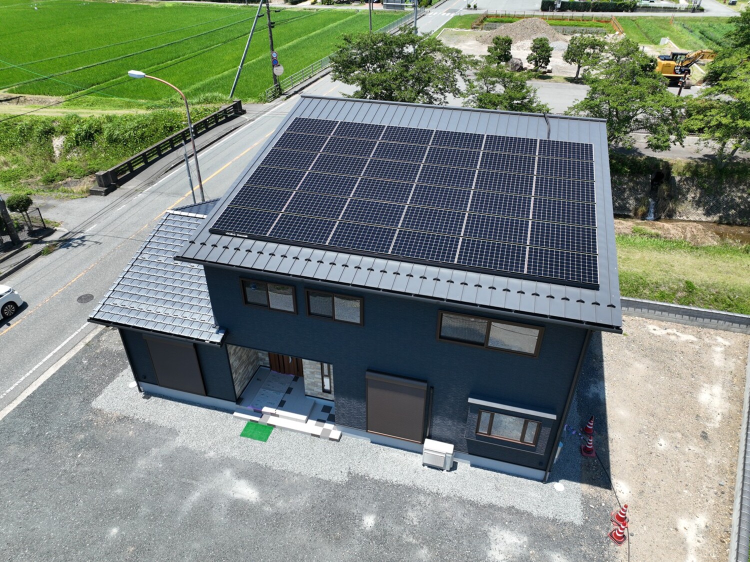 家族のプライベート空間と共有スペースを工夫した８LDKのお住まい～太陽光発電14.4kW搭載～